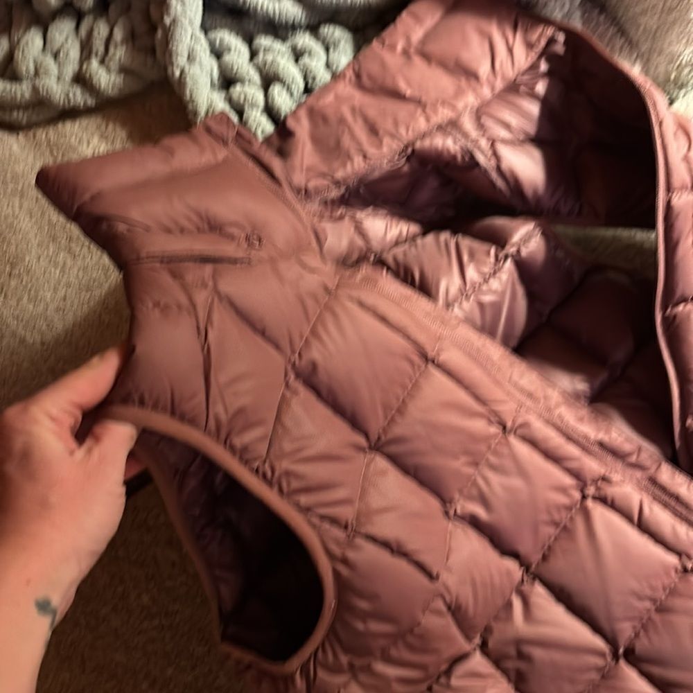 AK Burton Rose Down quilted Vest like new - Picture 4 of 16
